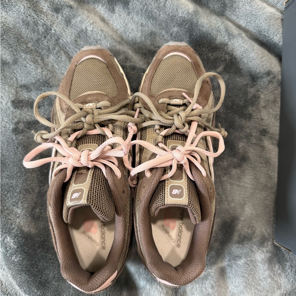 New Balance Women’s Brown & Pink 530v1 - Picture 2 of 3